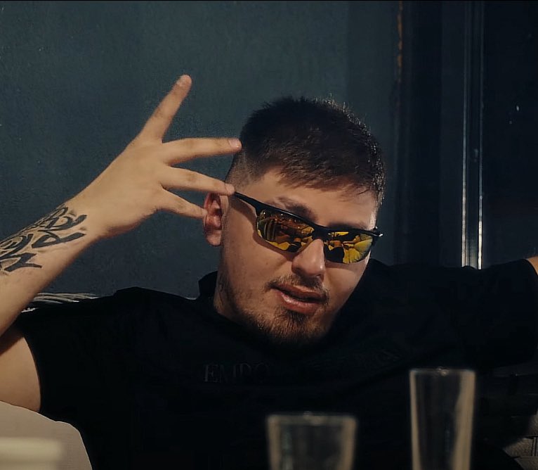 açtım telefon kimsin? 📲
onlar sktirsin gitsin 🤬🖕🏼
her şehirde TEK TEK gezdik 🧹🏡
PİYASA 😎 Turkish drizzy 🇹🇷 - bizdik 🎶