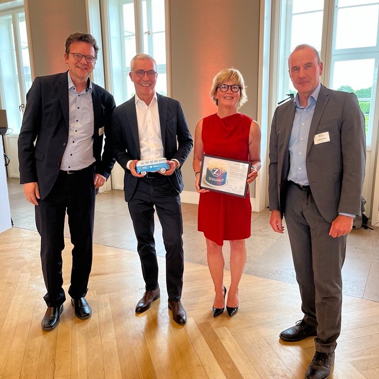 Zurich Deutschland (@zurich_de) on Twitter photo Vielen Dank für die Einladung und herzlichen Glückwunsch zum 30-jährigen Jubiläum des Produktratings, liebes Team <a href="/FrankeBornberg/">Franke und Bornberg</a> ! 🎉Wir freuen uns, Teil dieser besonderen Feier gewesen zu sein. Auf viele weitere erfolgreiche Jahre der Zusammenarbeit. 🤝 Vielen Dank für die Einladung und herzlichen Glückwunsch zum 30-jährigen Jubiläum des Produktratings, liebes Team <a href="/FrankeBornberg/">Franke und Bornberg</a> ! 🎉Wir freuen uns, Teil dieser besonderen Feier gewesen zu sein. Auf viele weitere erfolgreiche Jahre der Zusammenarbeit. 🤝