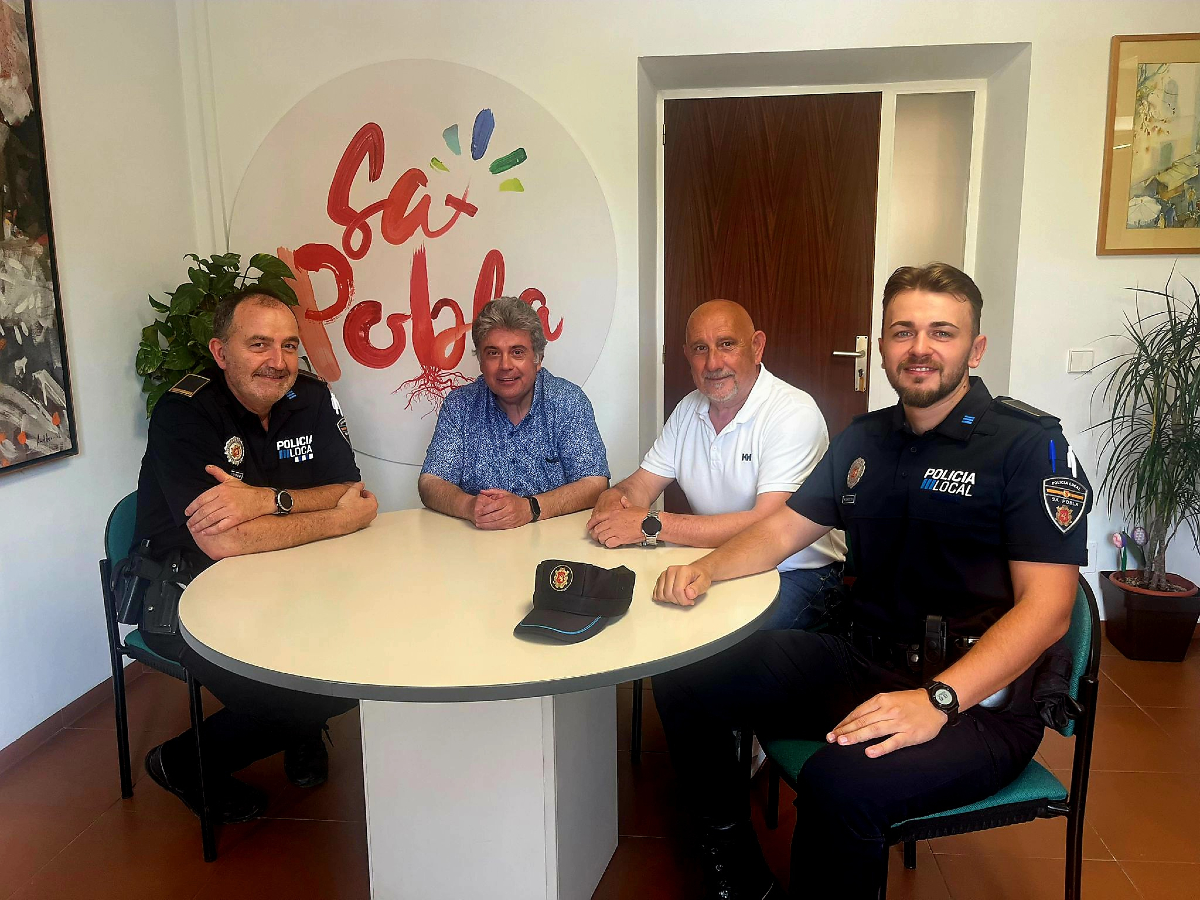 David Jiménez Llabrés s'ha incorporat com a nou agent a la nostra plantilla de policial local.

Enhorabona i benvingut a sa Pobla. 👮‍♂️👏