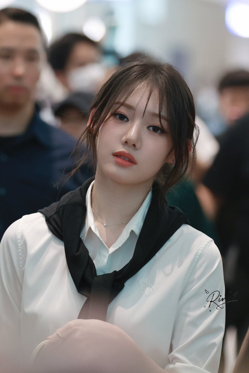 ARE WE SEEING HER??? 🤩
#RORA #로라 #BABYMONSTER