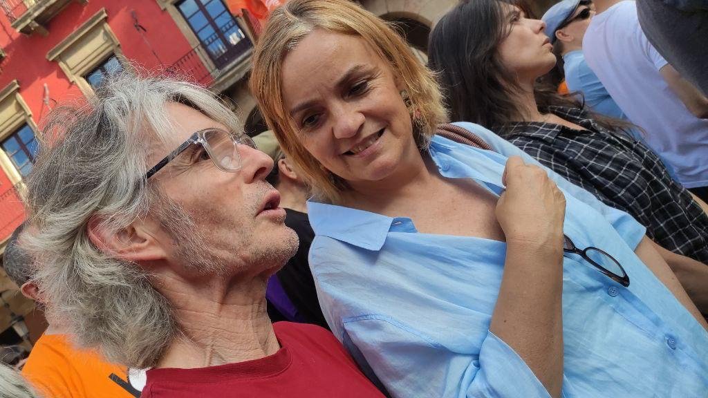 laurasturies's tweet image. Ayer por la tarde, la diputada @TomeCova, @Somos_Asturies estuvimos en Xixón apoyando a #6deLaSuizaLliberta Hacer sindicalismo, defender los derechos y de los y las trabajadoras no es delito, su entrada en prisión es un ataque al derecho de libertad sindical #6deLaSuiza