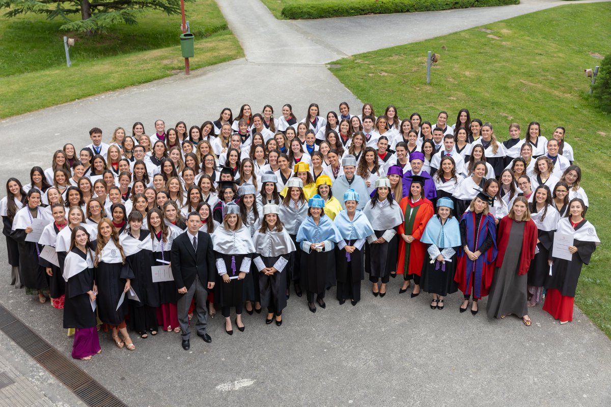 Damos la enhorabuena a la promoción LXVIII 🎓🙌
Confiamos en que ejercerán su profesión con excelencia, sentido ético y una visión profundamente humana, llevando siempre el sello distintivo de nuestra Facultad.  

Revive el encuentro: unav.edu/web/facultad-d…