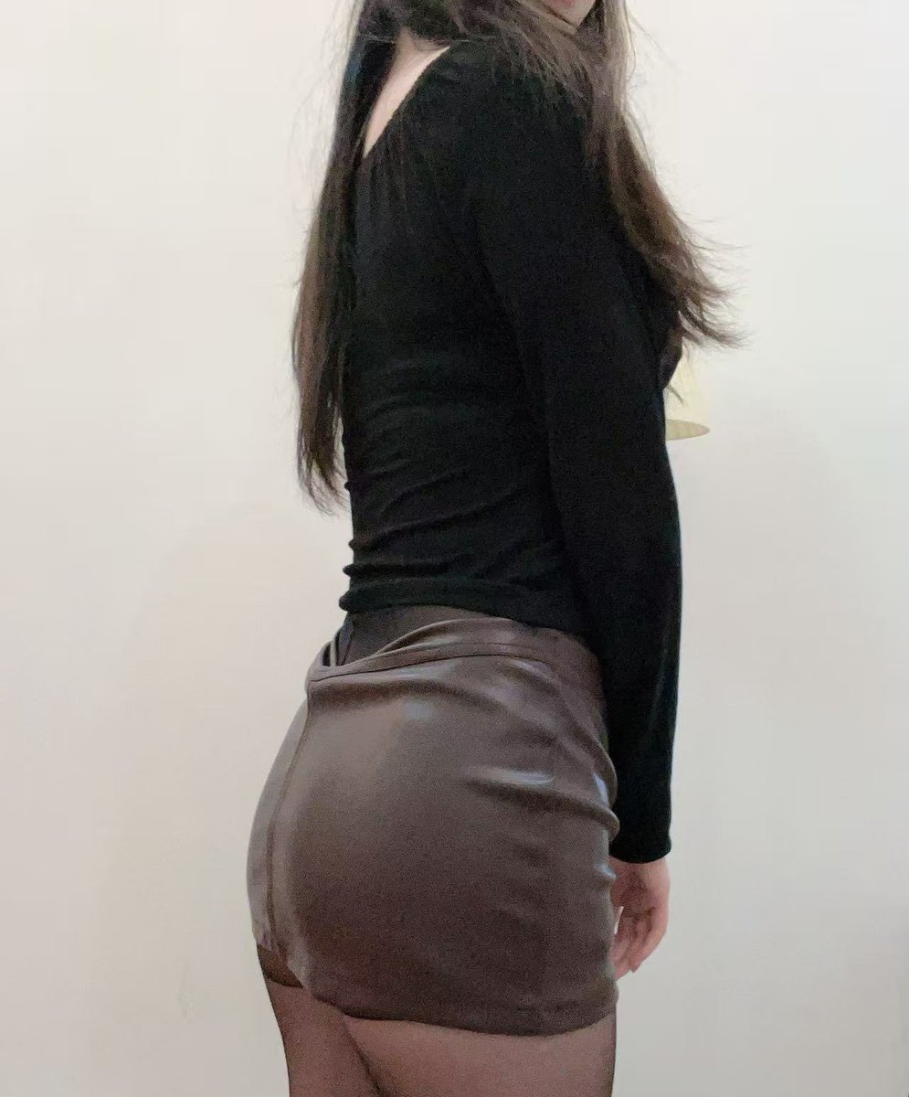找帅单男～要求：帅气 成熟 会撩 有一定经济实力 ～会打王者荣耀会加分！
拒绝❌：学生 屌丝 颜值低

招募长期有效～自认合适的可以私发照片过审核。丑的就别发了，硬性条件就是要帅气，气质到位。