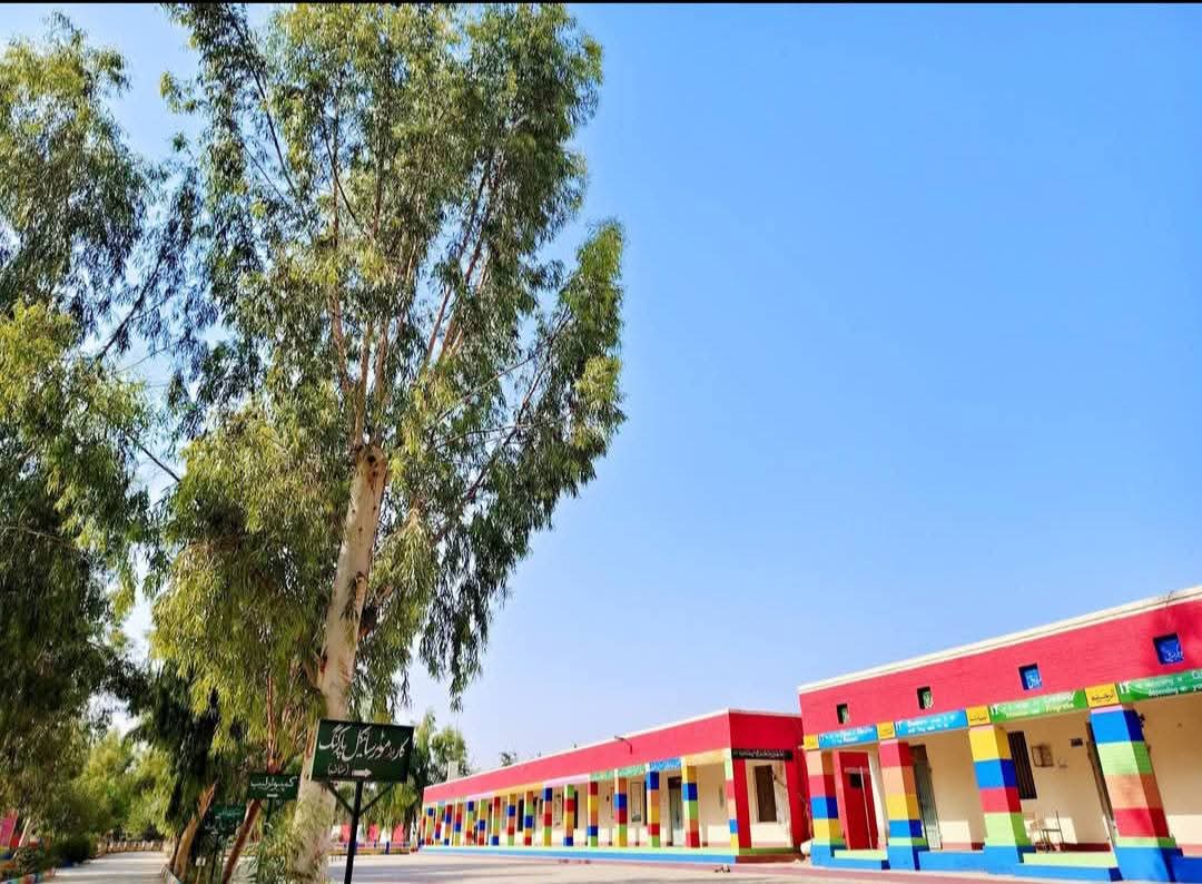 📢 تنخواہ میں اضافے کا مطالبہ – صرف حق نہیں، فرض بھی ہے!

جو لوگ حکومت پر دباؤ ڈال کر اپنی تنخواہیں بڑھواتے ہیں، وہ ایک دلیل دیتے ہیں:
"ہم کام کرتے ہیں، اس لیے ہمیں زیادہ ملنا چاہیے!"

اب ذرا رک کر سوچیے...
اگر صرف وہی لوگ تنخواہ کا مطالبہ کرتے ہیں جو کام کرتے ہیں،
تو کیا جو