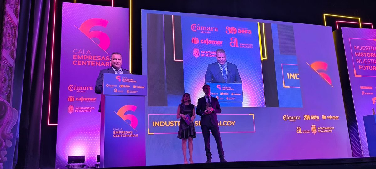 Cámara Comercio Alcoy (@camaraalcoy) on Twitter photo La presidenta de <a href="/camaraalcoy/">Cámara Comercio Alcoy</a>, Lucía Pascual, acompaña a Industrias Seguí en la Gala de Empresas Centenarias organizada por <a href="/camaralicante/">camara alicante</a> y @AEFA_Alicante. 🏅
Reconocimiento a una trayectoria ejemplar desde Alcoy. 👏
#EmpresasCentenarias #IndustriasSeguí #CámaraAlcoy #Alcoy La presidenta de <a href="/camaraalcoy/">Cámara Comercio Alcoy</a>, Lucía Pascual, acompaña a Industrias Seguí en la Gala de Empresas Centenarias organizada por <a href="/camaralicante/">camara alicante</a> y @AEFA_Alicante. 🏅
Reconocimiento a una trayectoria ejemplar desde Alcoy. 👏
#EmpresasCentenarias #IndustriasSeguí #CámaraAlcoy #Alcoy