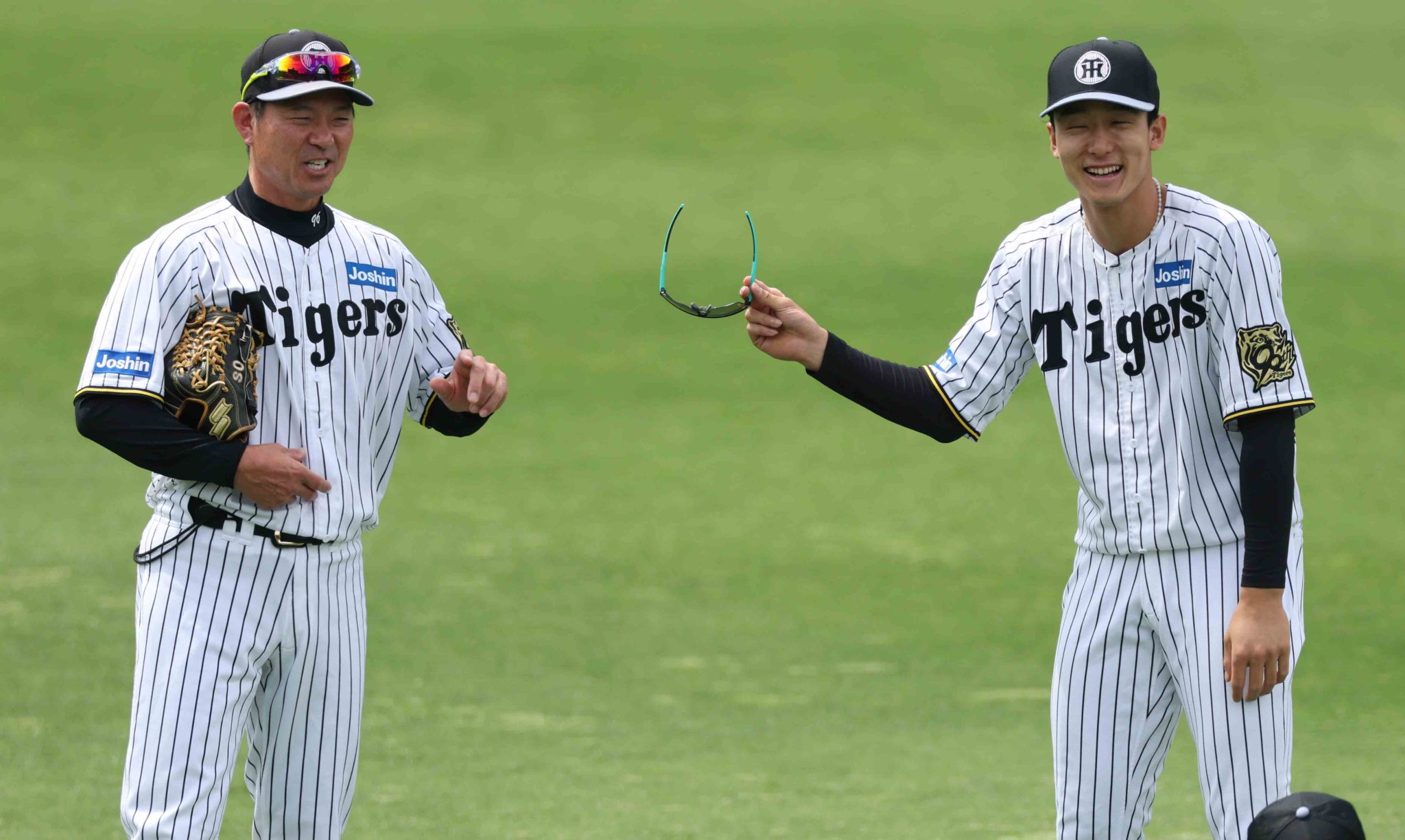 Amazon.co.jp: 小幡竜平 ユニフォーム Lサイズ 阪神タイガース