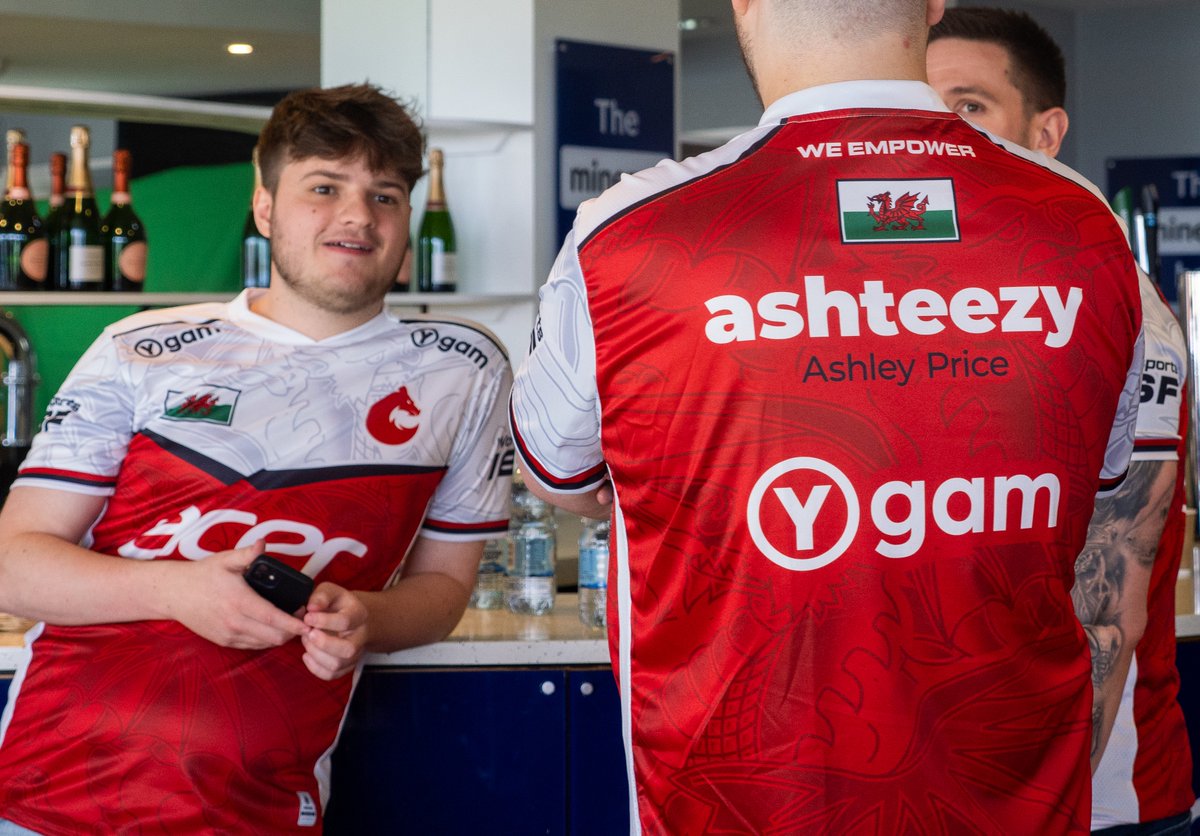 YgamUK's tweet image. 🎮🤝 We’re excited to extend our partnership with @EsportsWales for another season! 🤝🎮
Our logo will once again feature on the front and back of the national team jerseys, reflecting our shared commitment to supporting young gamers both on and off the screen.
#RepTheDragon