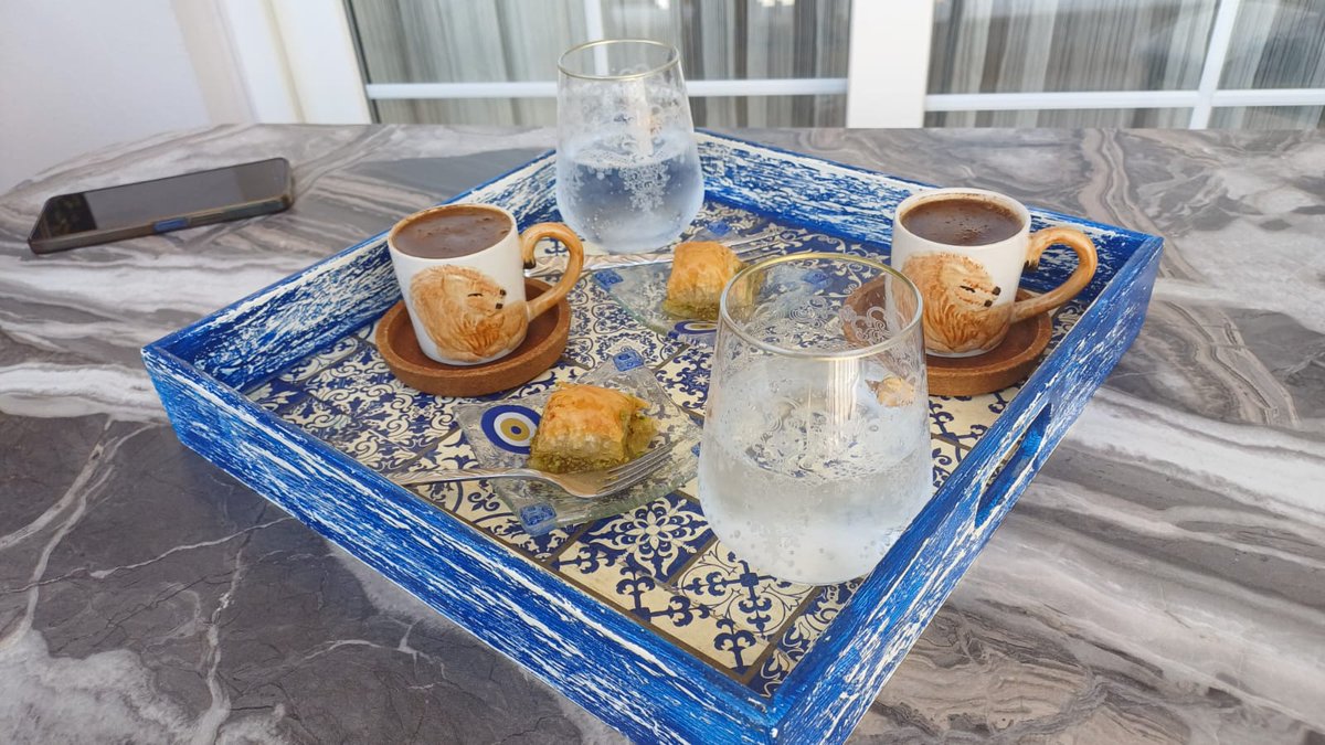 Madem ki kırk yıl hatır biçmişler, o halde kırk yıllık hatırlara.
#iyibayramlar 
#gunaydin