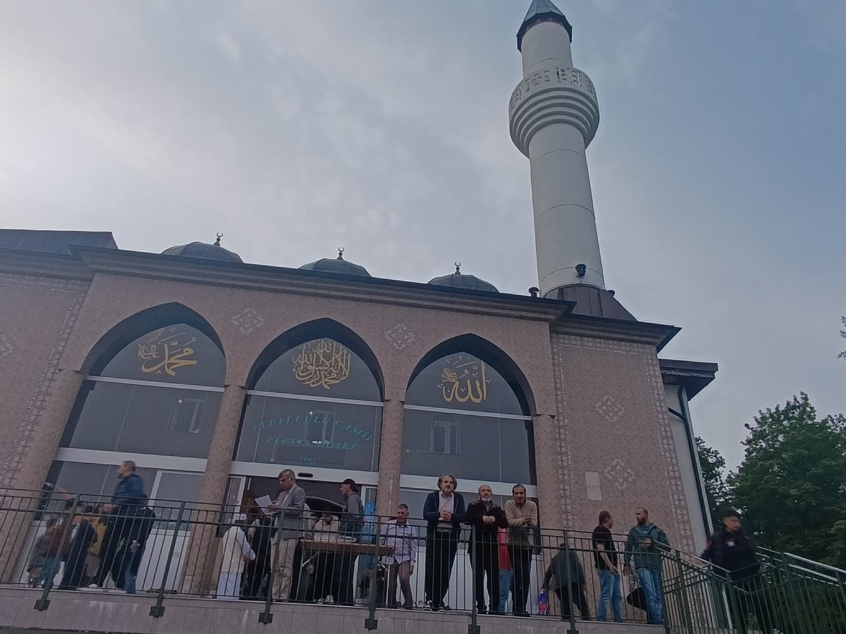 İsveç'te bir bayram sabahı...

Fittja Ulu Camii, İsveç'te açıktan ezan okunan ilk ve tek cami. 

Bayramınız mübarek olsun.