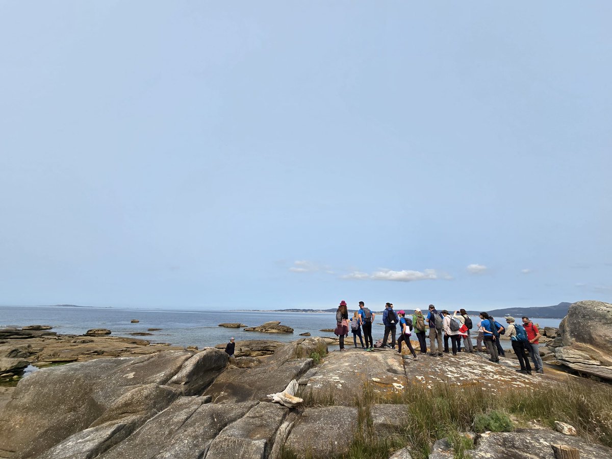 Geografia_UAB's tweet image. Aquests dies tenim l&apos;@apelachs del @gramp_uab per terres gallegues amb motiu de les XXXVIII Jornades de camp de Geografia Física.I no us ho perdeu, amb Joan M. Soriano, de @Geografia_UAB fins que es jubilà.
38jornadasgeografia.wordpress.com