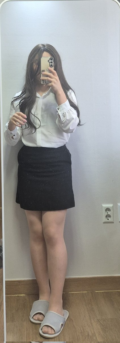 이 애매한 손....ㅋㅋㅋㅋ 어쩌지.....🤣🤣
근데 맛잇는거 먹고 싶다.... 오늘 인생 최대의 고민...ㅎㅎㅎ