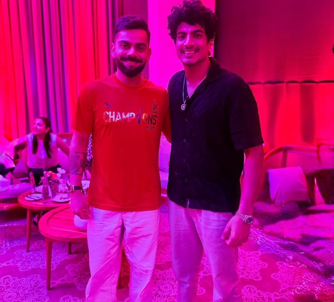 Palash Muchhal with Virat Kohli. 👌