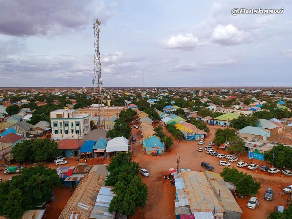 LTpuntland's tweet photo. Average habar gidir town Vs average majeerteen town 🙂‍↕️ https://t.co/7nYF0DUtK1