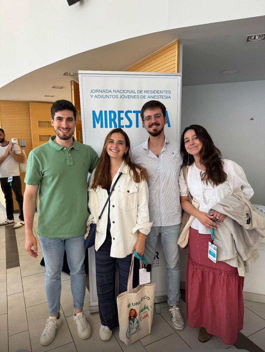 Un año más una representación de nuestros residentes ha acudido a la Jornada Nacional de residentes y adjuntos jóvenes de Anestesia de #sedarjoven ¡Seguimos aprendiendo!
<a href="/sedar_es/">SEDAR</a> #MIRESTESIA2025
#anestesiaclinico
