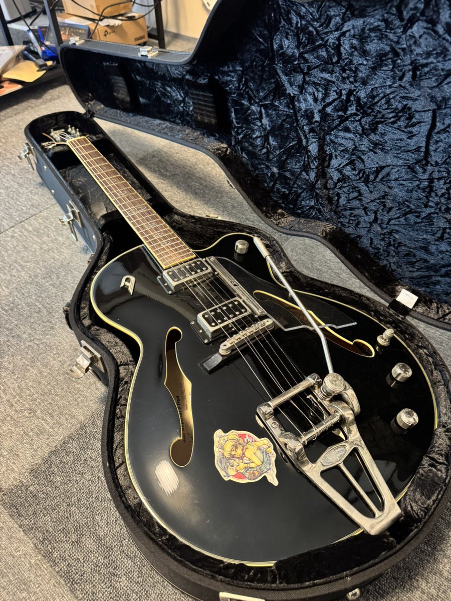 T_TRAMONE's tweet photo. およそ10年振りに開いたらあいも変わらず美しい姿で涙がこぼれそうでしたので、何処まで出来るかわかりませんが当時の青さを自分で精算してみようと思います。 https://t.co/XxhWnbYj15