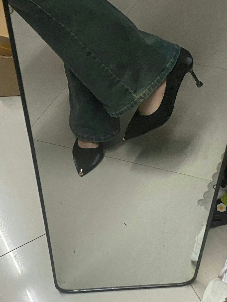 ChambersMe5516's tweet photo. 牛仔配高跟👠yyds https://t.co/5w4koBiXmB