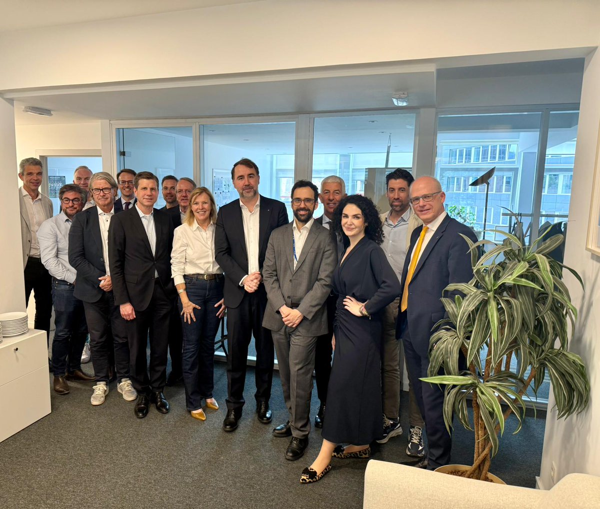 Independent Retail Europe (@inderetaileu) on Twitter photo Yesterday, our Board hosted <a href="/mirzhadma/">Mirzha de Manuel AramendĂa</a> from Commissioner <a href="/VDombrovskis/">Valdis Dombrovskis</a>' cabinet to discuss the #Omnibus proposals and the <a href="/EU_Commission/">European Commission</a>'s Simplification agenda. We explored cutting regulatory burdens to support SME retail and boost competitiveness. Yesterday, our Board hosted <a href="/mirzhadma/">Mirzha de Manuel AramendĂa</a> from Commissioner <a href="/VDombrovskis/">Valdis Dombrovskis</a>' cabinet to discuss the #Omnibus proposals and the <a href="/EU_Commission/">European Commission</a>'s Simplification agenda. We explored cutting regulatory burdens to support SME retail and boost competitiveness.