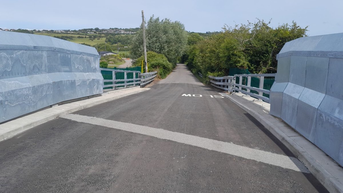 🌉 Back in October we refurbished multiple Somerset bridges.

🏗️Middledrove in Bleadon needed full demolition &amp; replacement. 

🚆We reopened the line to trains at the time but have today finished &amp; reopened the road over it too 🚗

👍Completed safely &amp; on time  - looking fab.