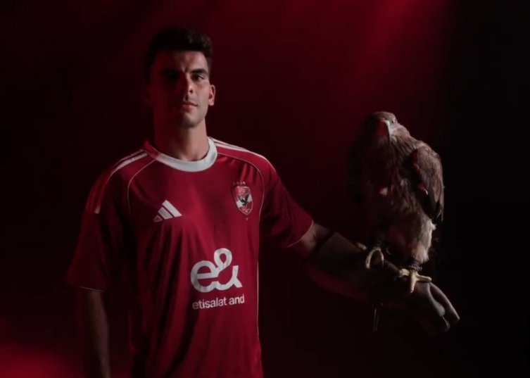 AmrIniesta's tweet photo. زيزو في أرض التاريخ زيزو أهلاوي ❤️🦅🤌 https://t.co/MWwXHHgoHC