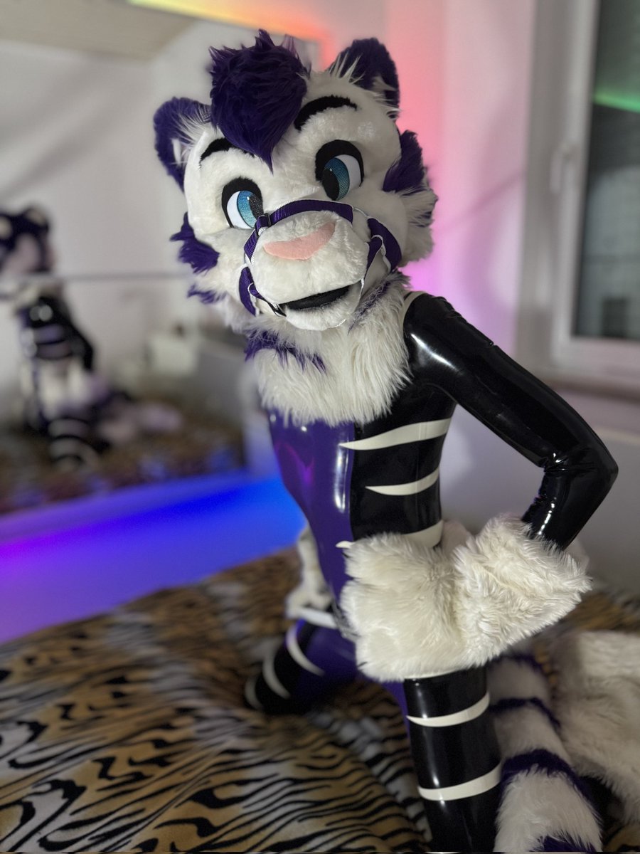 RubbyTyggy
#FursuitFriday