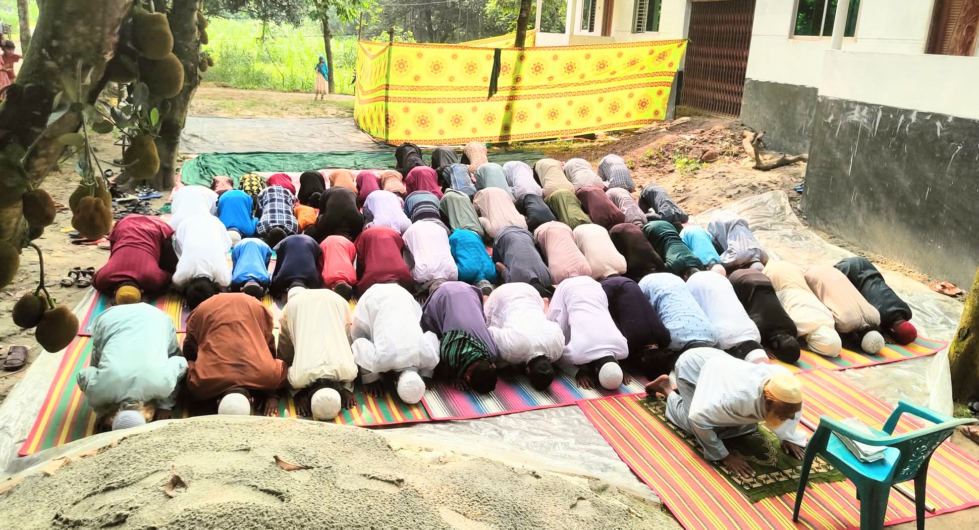 মধ্যপ্রাচ্যের সঙ্গে মিল রেখে সরিষাবাড়ীর ১৬ গ্রামে ঈদুল আজহা উদযাপন