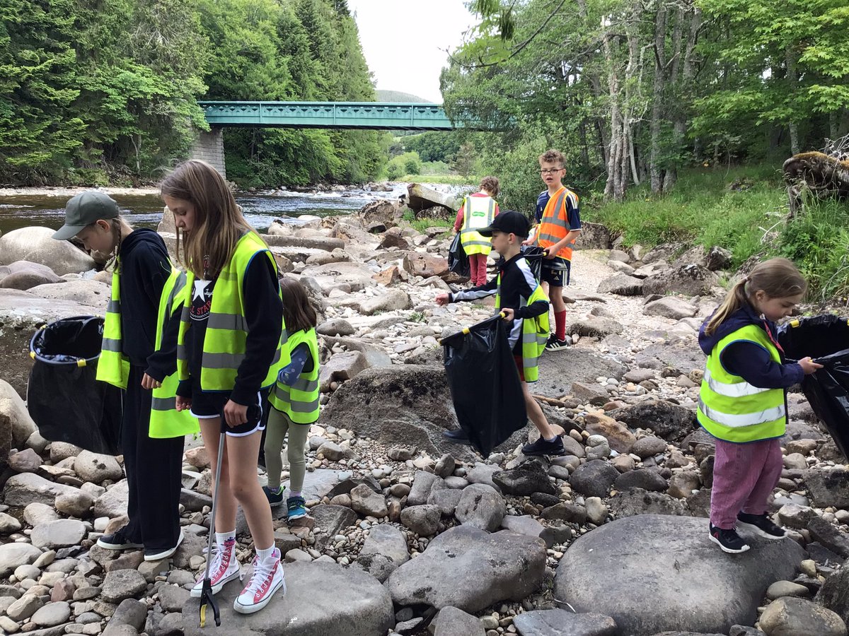Crathie School (@crathie_school) on Twitter photo This morning we litter picked the Crathie section of the River Dee as part of the Source to sea Deeside litter pick organised by the River Dee Trust. #RiverDeeSiurceToSea <a href="/Balmoral_Castle/">Balmoral Castle</a> #article24 #collaborating This morning we litter picked the Crathie section of the River Dee as part of the Source to sea Deeside litter pick organised by the River Dee Trust. #RiverDeeSiurceToSea <a href="/Balmoral_Castle/">Balmoral Castle</a> #article24 #collaborating