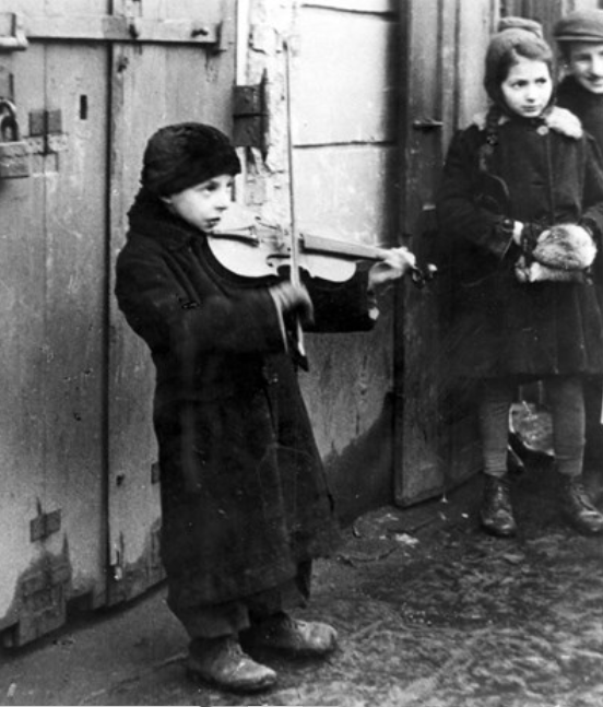 auschwitzxhibit's tweet photo. A child playing a violin in a ghetto street, 1941, Warsaw, German-occupied Poland. 

📸 Picture © @yadvashem https://t.co/1W6ztT2xSv