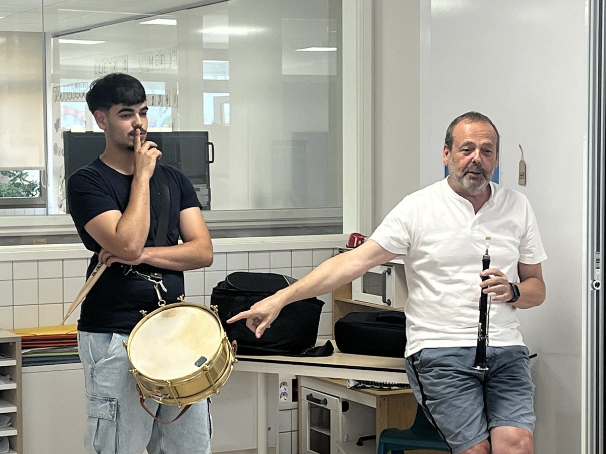 A Infantil vivim la Festa Major amb molta il·lusió!

Els nens i nenes d’I4 hem tingut una visita molt especial dins del nostre projecte del gegant, i tots els grups d’Infantil hem gaudit d’un matí ple de ritme i tradició amb les músiques del seguici festiu! 

Gràcies @auladesons
