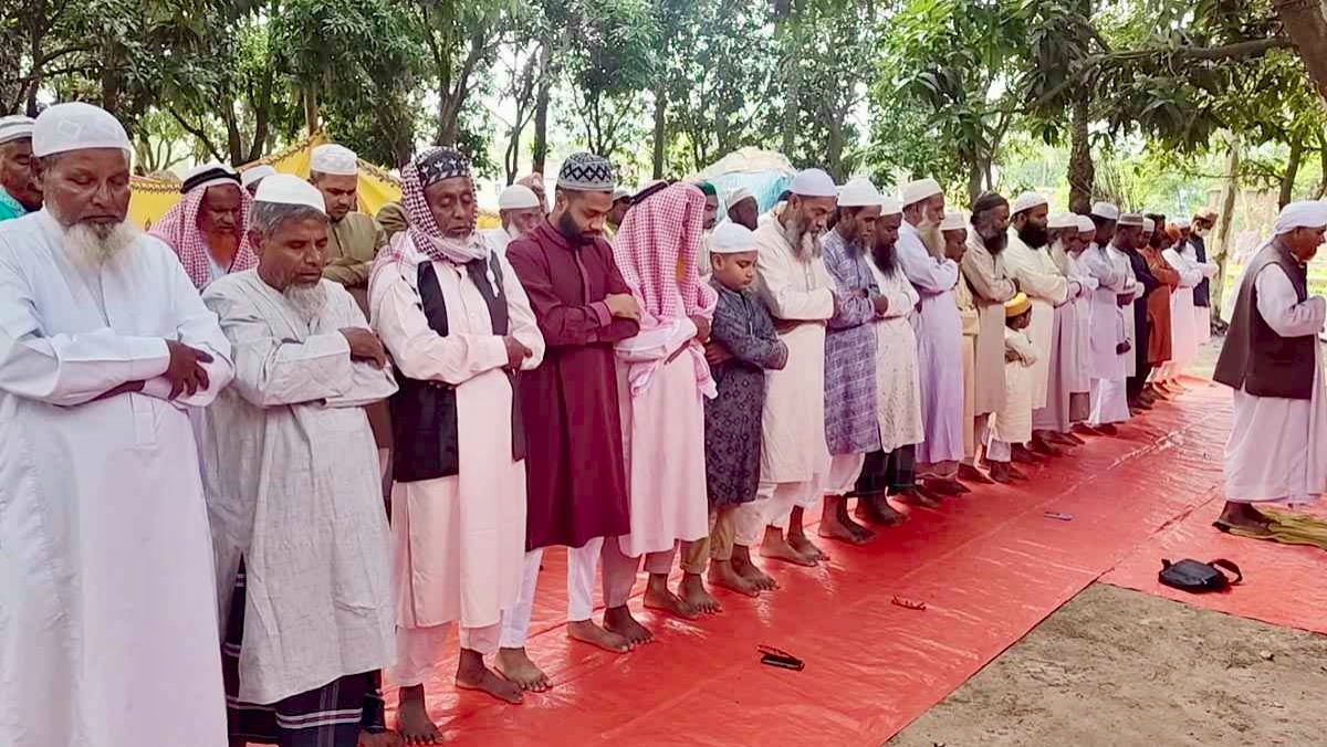 সৌদির সঙ্গে মিল রেখে নওগাঁর পত্নীতলায় ঈদুল আজহা উদযাপন