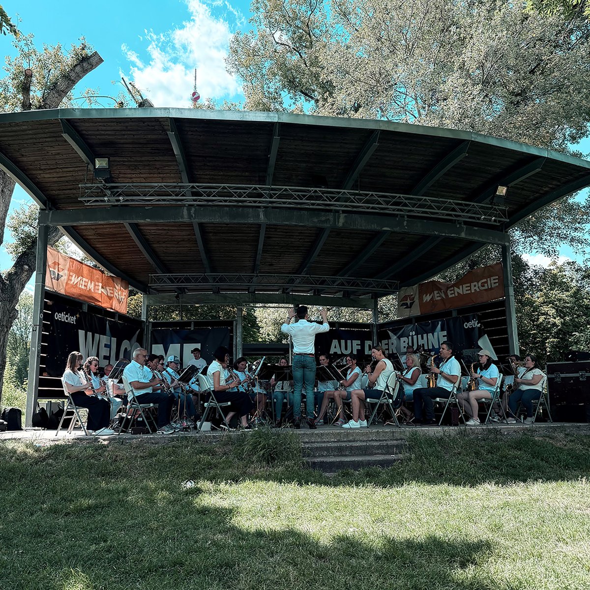 Luxembourg Mission in Vienna 🇱🇺 (@luinvienna) on Twitter photo Großes Dankeschön an die Philharmonie Grand-Ducale et Municipale Ettelbrück für das tolle 2 stündige Konzert im Donaupark - Wien!
Mehr als 45 Musiker:innen auf der Bühne;
Zum Finale: "Salut à Luxembourg" von Edmund Pratzke 🇦🇹🇱🇺
#Ettelbrück #Wien #Luxemburg #Donaupark <a href="/LUinVienna/">Luxembourg Mission in Vienna 🇱🇺</a> Großes Dankeschön an die Philharmonie Grand-Ducale et Municipale Ettelbrück für das tolle 2 stündige Konzert im Donaupark - Wien!
Mehr als 45 Musiker:innen auf der Bühne;
Zum Finale: "Salut à Luxembourg" von Edmund Pratzke 🇦🇹🇱🇺
#Ettelbrück #Wien #Luxemburg #Donaupark <a href="/LUinVienna/">Luxembourg Mission in Vienna 🇱🇺</a>