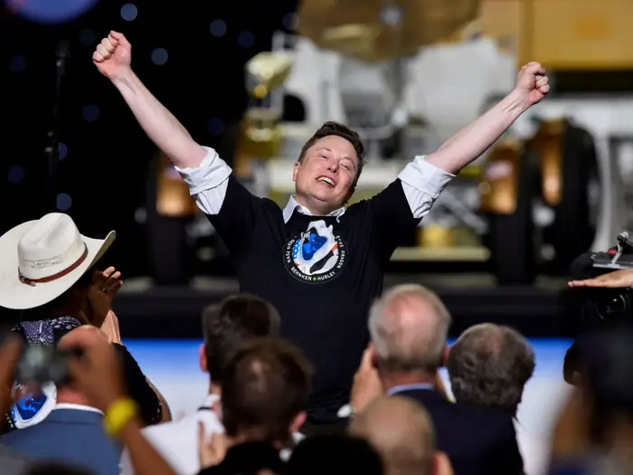 yatharthmann's tweet photo. I support Elon Musk. Do you?

He has a heart of gold. He’ll always do the right thing, no matter what.

He doesn’t deserve the hate he’s getting from both sides. He’s just trying to help.

You’re the real one @elonmusk. 🫡 https://t.co/Khw34m9Ogr