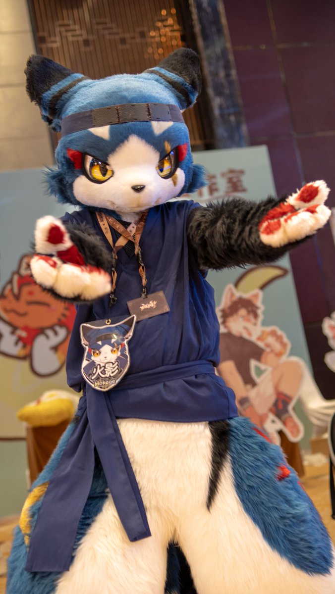 Free Hug!!
#FursuitFriday