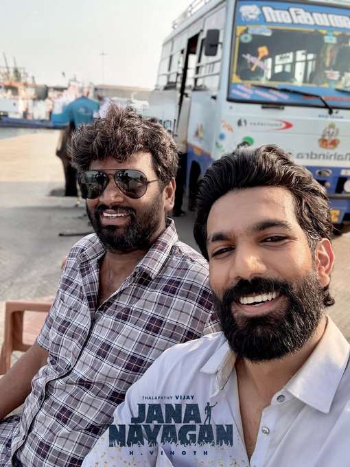 ᴍʀ. ᴘᴜʟɪ 🐯💙 (@vijay_fan_acc) on Twitter photo H Vinoth Smile after Long years 😁@Actorvijay Positive Vibe 🥰
Jana Nayagan Distributor is our <a href="/7screenstudio/">Seven Screen Studio</a> ❤️
#JanaNayagan H Vinoth Smile after Long years 😁@Actorvijay Positive Vibe 🥰
Jana Nayagan Distributor is our <a href="/7screenstudio/">Seven Screen Studio</a> ❤️
#JanaNayagan