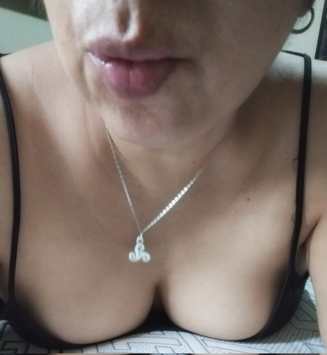 Ya tomaste café, no? No importa, hayas o no tomado, te mando muchos besos para endulzarlo 😘💋☕ 
#ViernesDeLabios