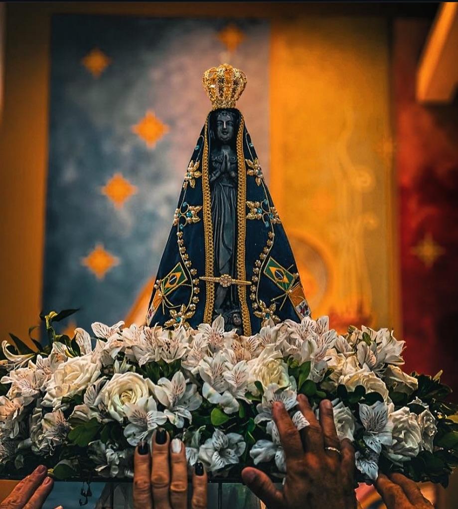NSenhoraRosario's tweet photo. Quando rezamos por alguém, colocamos as intenções no Santo Rosario.
Estamos abençoado a vida do irmão e recebendo Graças da parte de Deus
pela Poderosa Intercessão da Santissima Virgem Maria.
Rezar o Terço/Rosário é uma grande bênção para nossas vidas.
 Recebemos chuvas de Graça. https://t.co/ADS464aWgs