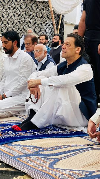 Zee_Ch1's tweet photo. 21اپریل 
2023
جب عمران خان نے  زمان پارک میں نماز عید ادا کی تھی
#عید_خان_اور_مزاحمت_کے_نام
@TeamPakPower https://t.co/1Y4Eo65iPY