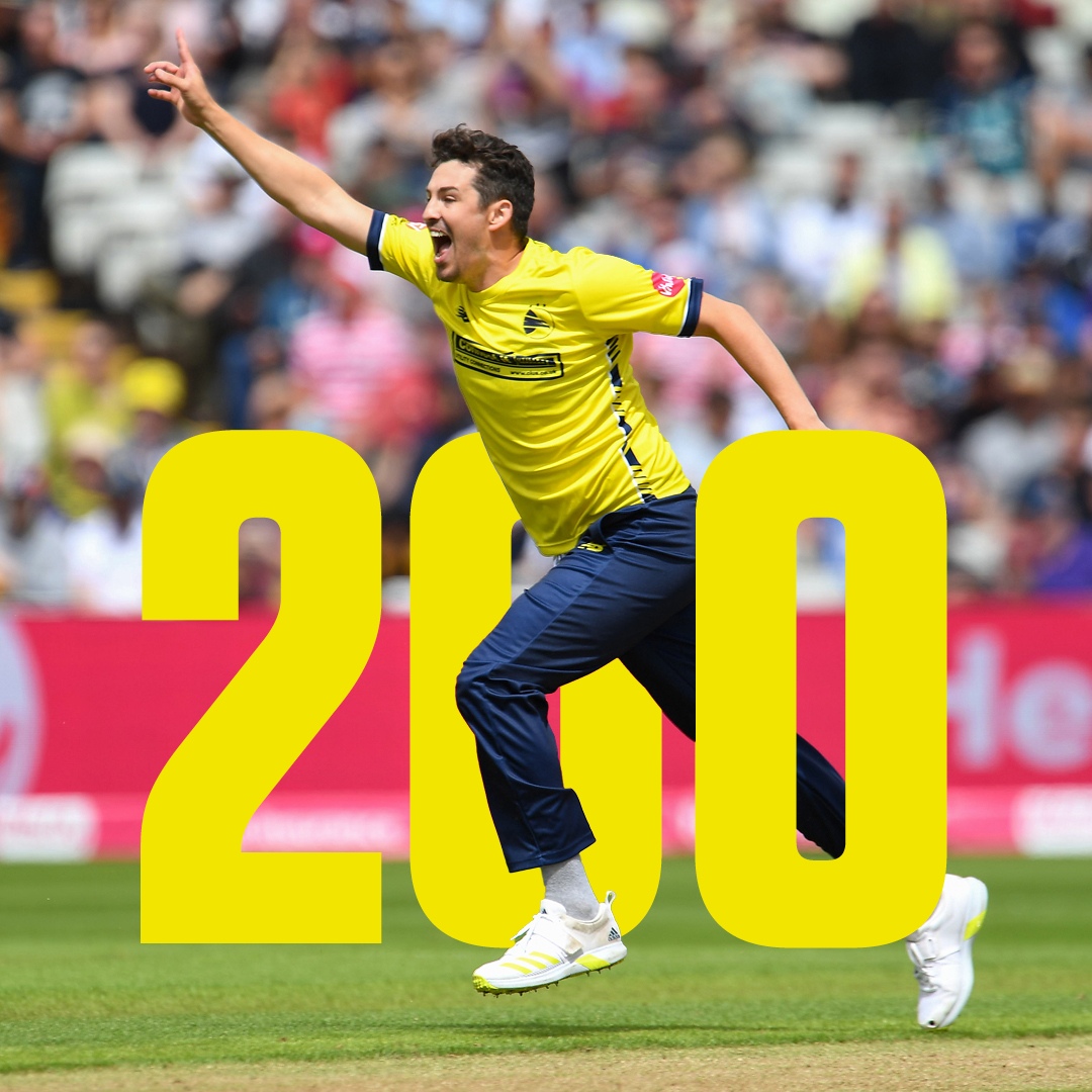 Woody 2️⃣0️⃣0️⃣❗

Chris Wood picked up his 200th T20 wicket for Hampshire in last night's victory against Surrey 😍

He's our all-time leading T20 wicket taker, and has the second-most wickets for any quick bowler in the Blast ⚡