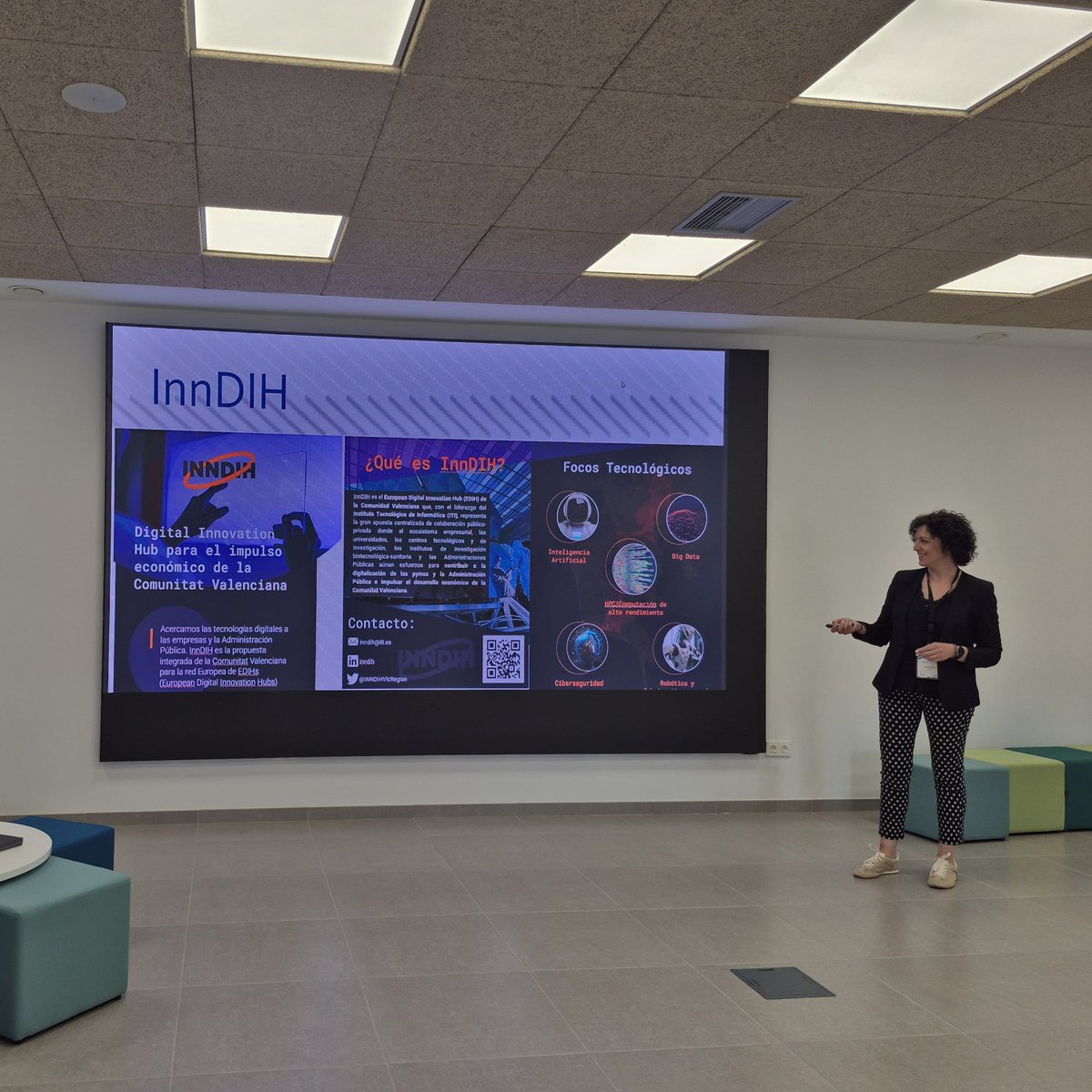 Encuentro para compartir experiencias y explorar sinergias entre hubs de innovación digital regionales, como el <a href="/DIGIS_3/">DIGIS3</a>  y  <a href="/INNDIHVlcRegion/">INNDIH</a>, este último coordinado por <a href="/ITI_TIC/">ITI</a>  y en el que participa <a href="/atevaltextil/">ATEVAL</a> como entidad afiliada a la <a href="/CEV_CV/">CEV</a>.