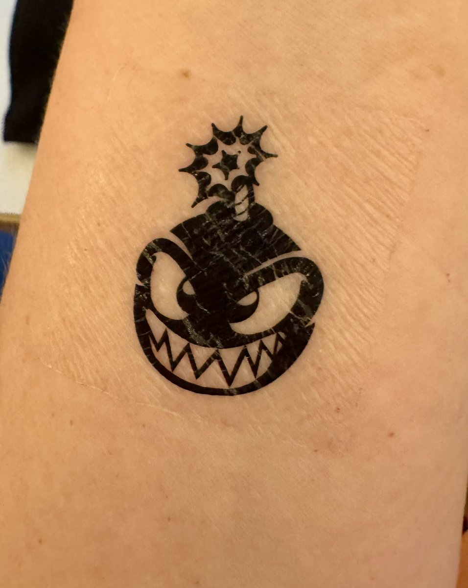 CaroleOlinger's tweet image. Got “tattooed” today at the @patchstackapp booth by @SiobhanPMcKeown during #WCEU.
It was worth the incredible pain and I am amazed by the explosive artwork on my skin. 🙃
There’s some real talent at #Patchstack! 💚