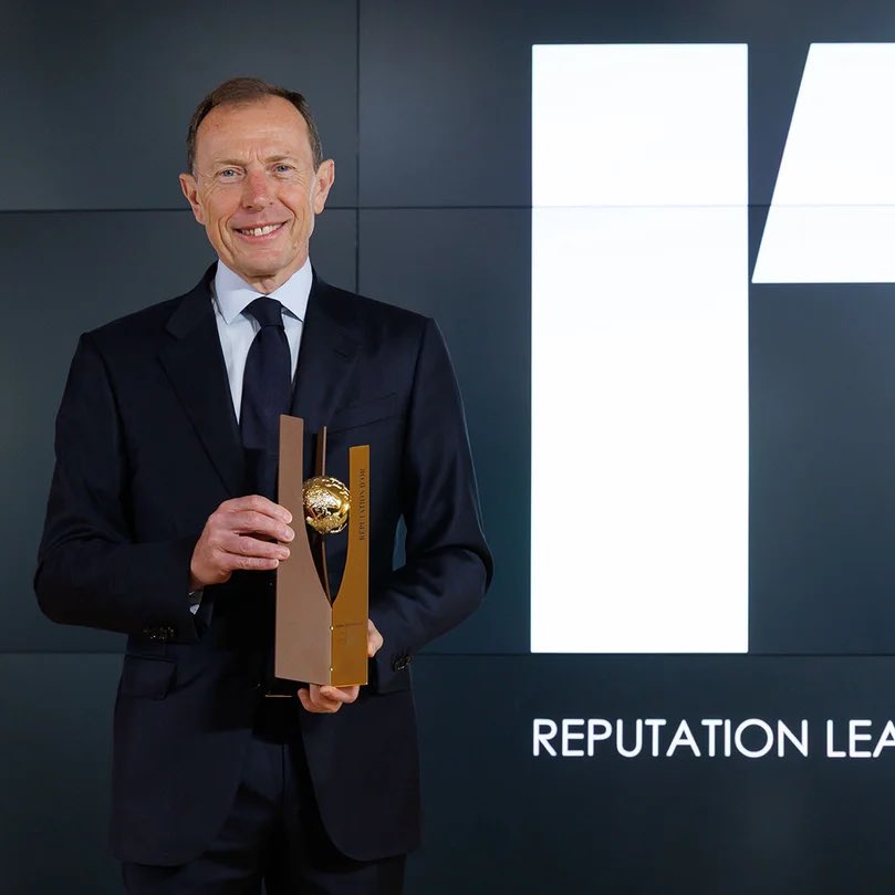 🚨| 𝐎𝐅𝐅𝐈𝐂𝐈𝐄𝐋: Le Real Madrid a reçu le PRIX de la RÉPUTATION D'OR, décerné par l'Association Mondiale du Sport. ✅👑

✅ Ce prix récompense le club avec la meilleure réputation au monde. ⭐️