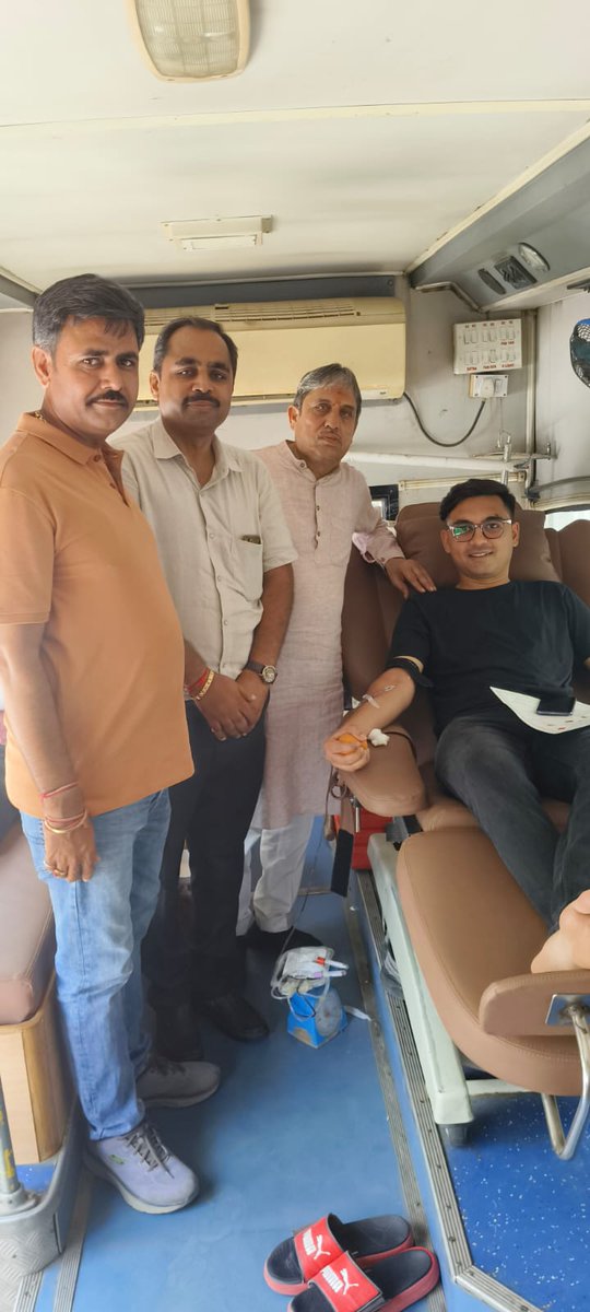 KaushikJainBJP's tweet image. અખિલ ગુજરાત હાર્ડવેર એસોસિએશન ,દરિયાપુર હાર્ડવેર મર્ચન્ટ એસોસિએશન દ્વારા આયોજીત સ્વૈચ્છિક રક્તદાન શિબિરમાં સહભાગી થઈ રક્તદાતાઓને પ્રોત્સાહિત કર્યા.

#Blooddonate #ahmedabad #blood