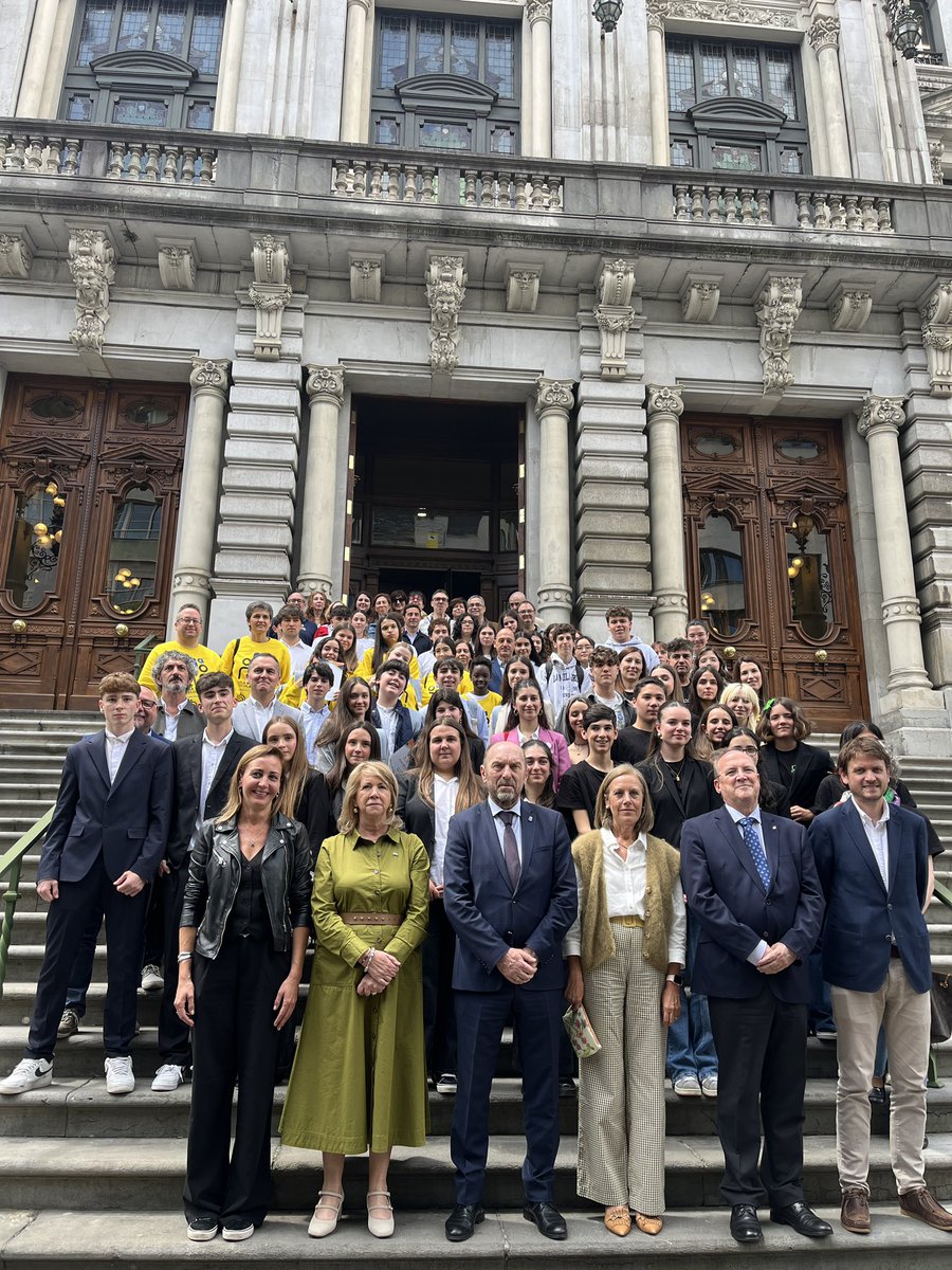 CAMPEONES/AS DE #ASTURIAS
🏆 IES Monte Naranco #Oviedo  - Categoría 1
🏆 <a href="/iesisladeva/">IES Isla de la Deva</a> - Categoría 2

#LigaDebateAsturias
#Juventud
#Debate