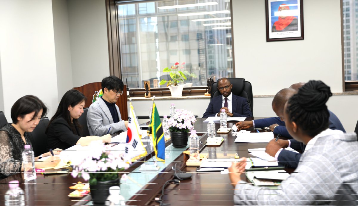 Hii ni mitishamba ya Korea Kusini (Traditional Medicines) ambayo imefanyiwa tafiti za kisayansi na kuandaliwa kwa teknolojia na kwa ubora wa hali ya juu. Tiba ya mitishamba hutumika sambamba na tiba ya madawa ya kisasa hapa Korea Kusini. 

Tanzania ina utajiri wa mitishamba. Hata