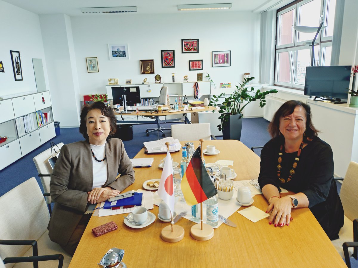 Botschafterin von Japan in Deutschland (@amb_japan) on Twitter photo Bei meinem Treffen mit PStS’in Kofler <a href="/BMZ_Bund/">Bundesentwicklungsministerium</a> stellte ich #TICAD 9 & weitere Initiativen JPs vor. Danke für den Austausch über Aufgaben der Entwicklungszusammenarbeit angesichts der aktuellen Weltlage & über die Wichtigkeit des Aufbaus von Bildungs- und Gesundheitssystemen! Bei meinem Treffen mit PStS’in Kofler <a href="/BMZ_Bund/">Bundesentwicklungsministerium</a> stellte ich #TICAD 9 & weitere Initiativen JPs vor. Danke für den Austausch über Aufgaben der Entwicklungszusammenarbeit angesichts der aktuellen Weltlage & über die Wichtigkeit des Aufbaus von Bildungs- und Gesundheitssystemen!
