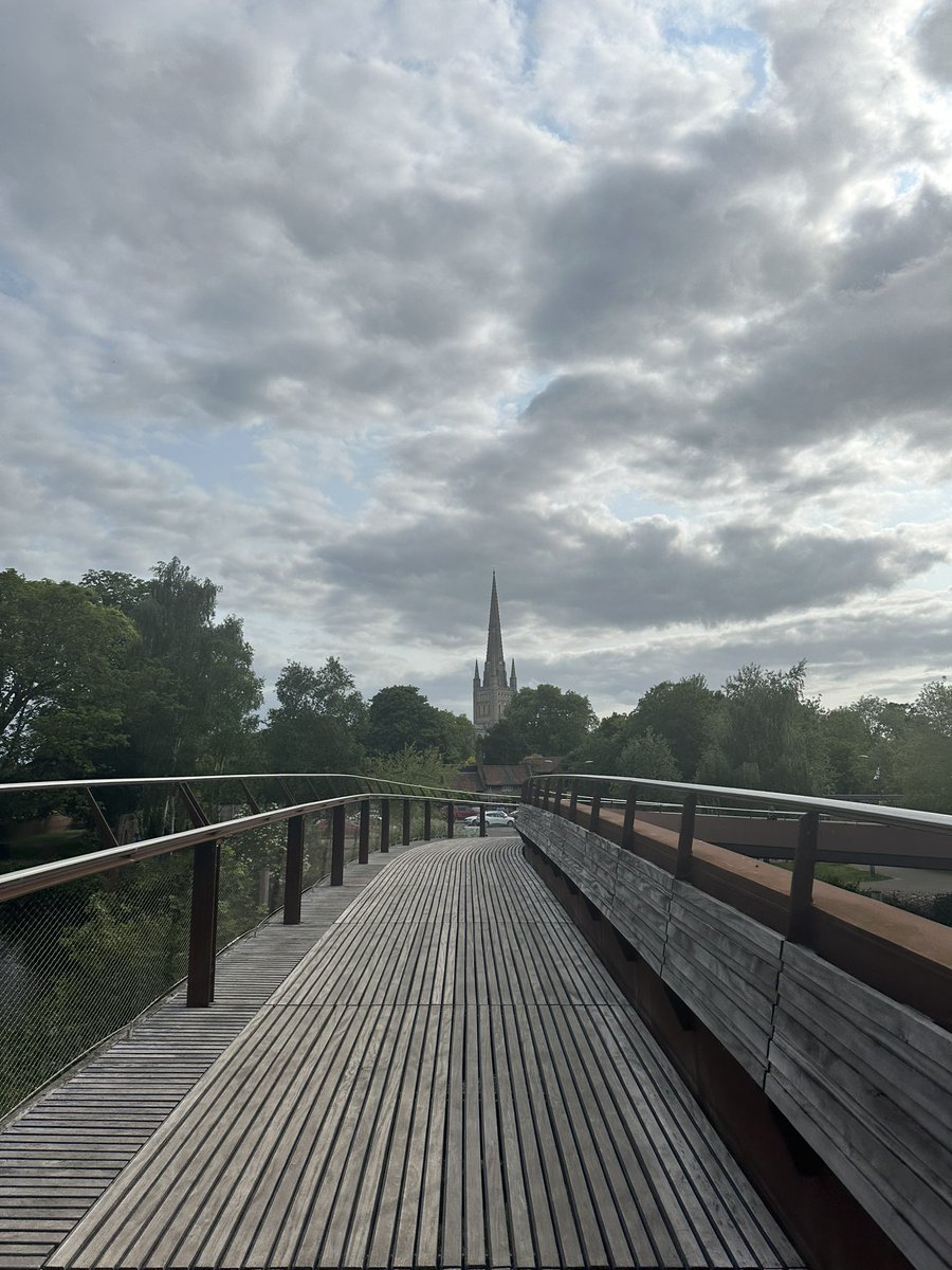 قال الأحنف رحمه الله :
ما خان شريفٌ ولا كَذبَ عاقلٌ ولا اغتاب مؤمنٌ