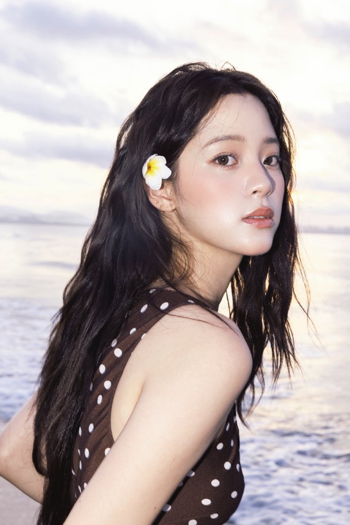 nanawlatte's tweet photo. 250606 오우양나나 공작실 인스타그램 🆙 

𝒟𝓇𝑜𝓅 𝟩’

일출의 순간
빛을 물보라로 말아 하늘로 보내기

#오우양나나 #구양나나 #欧阳娜娜 #歐陽娜娜 #ouyangnana #nanaouyang https://t.co/V739FTHwzw