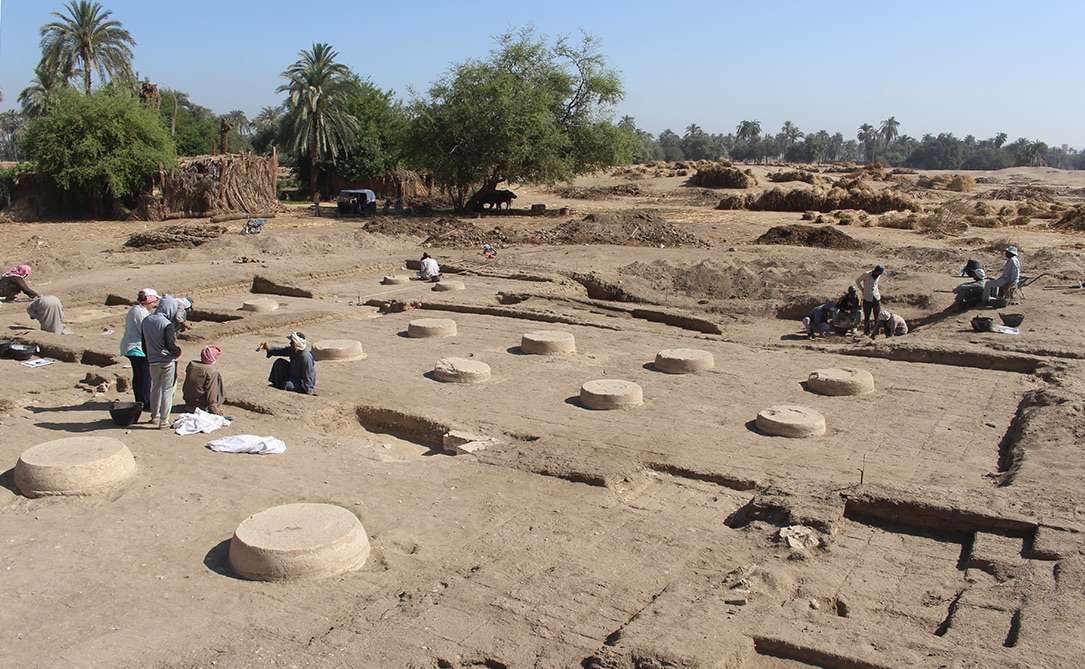What is the future for #Amarna's mudbrick heritage?
📅Tuesday 8 July⏰1pm🇬🇧3pm🇪🇬

Anna Stevens introduces how the Amarna Project are incorporating climate perspectives into their research with respect to mudbrick heritage.
#ClimateChange

Book for 🆓
ees.ac.uk/whats-on/event…