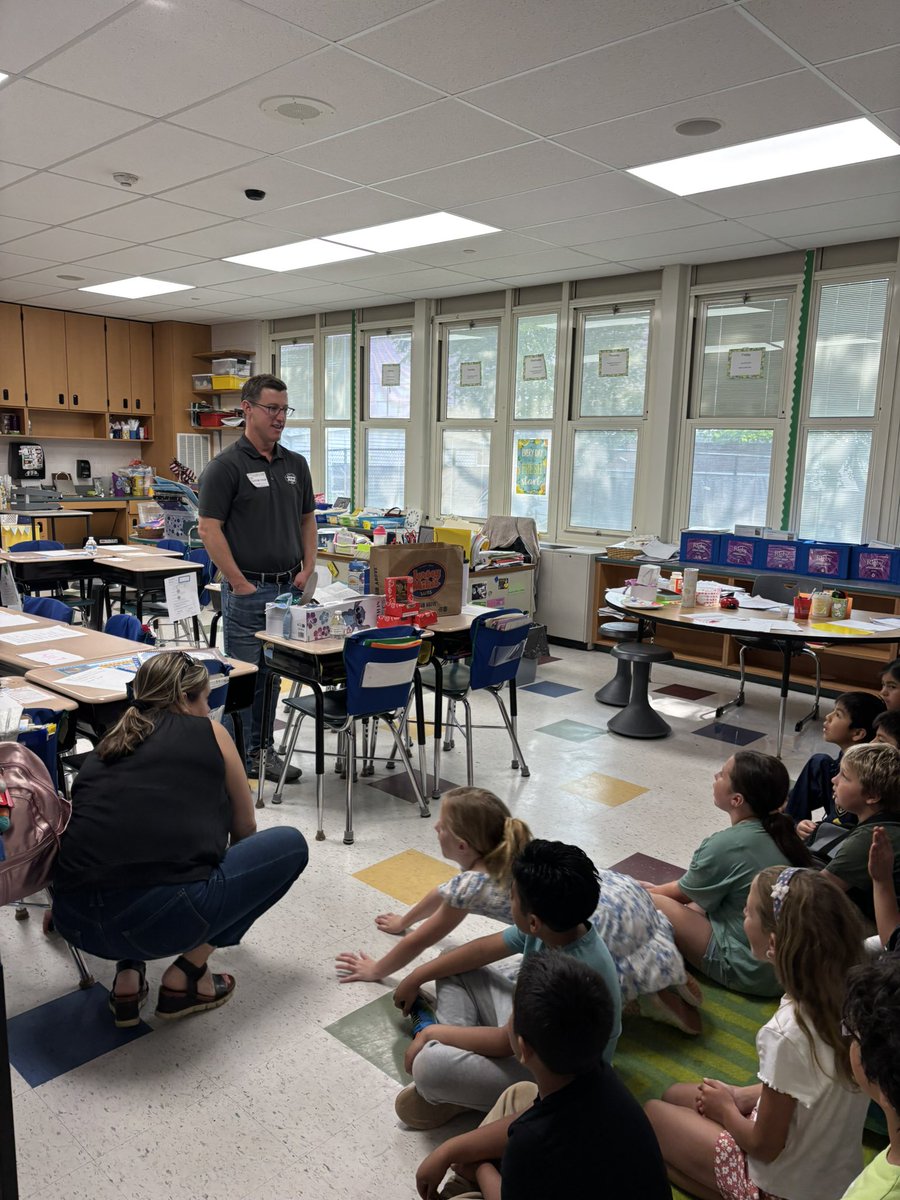 AntrimCounselor's tweet image. Antrim Elementary career day! Thank you amazing speakers! @AntrimSchool @StecchiniM @ptbeachsuper @antrim_pto #WeRBeach #Whatyoudomatters