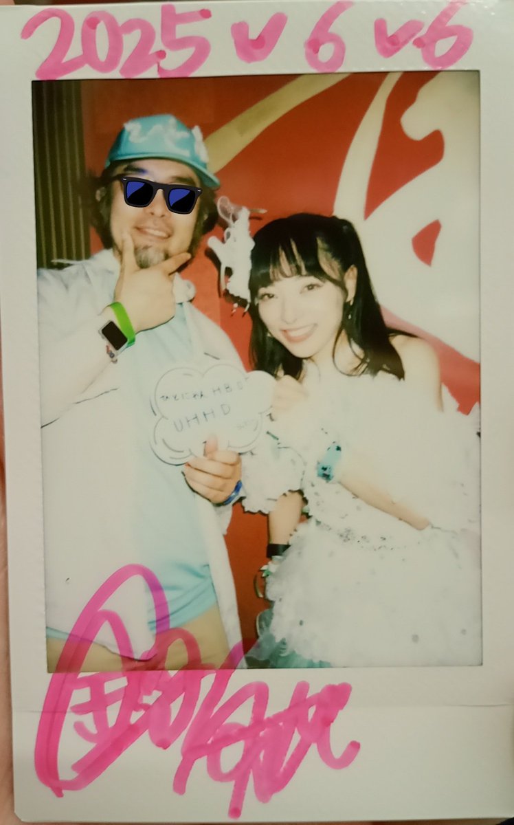 uddhi_'s tweet photo. #鈴音ひとみ生誕2025
#鈴音ひとみ 誕生日恒例生誕バンドワンマンライブ初参加 記念撮影付き
知ってる曲が多くとても楽しめました!
2000円の初参加チケットでは申し訳ないくらい楽しませてもらったので、記念にドライTシャツ購入しました。
#ひとにゃん 誕生日おめでとう! #UHHD https://t.co/OjQznKqopM