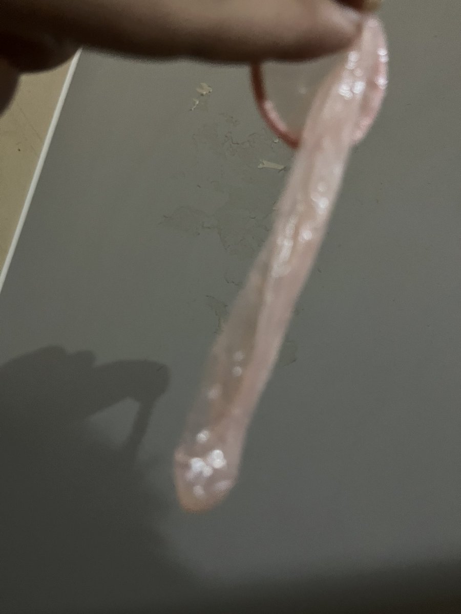 #汉溪长隆 晚上去弟弟家🈷️，回来发现时间尚早，就跑去了汉溪长隆鸟洞看看👀，到了果然发现有洞的门紧锁着，然后一个门开了，里面竟然两个1叫我进去，然后就发生了下面一幕👇一个戴套射了 另一个直接打飞机在我屁股上🤤🤤